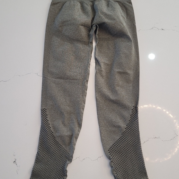 Yoga pants and bra set - size Medium - Picture 12 of 16